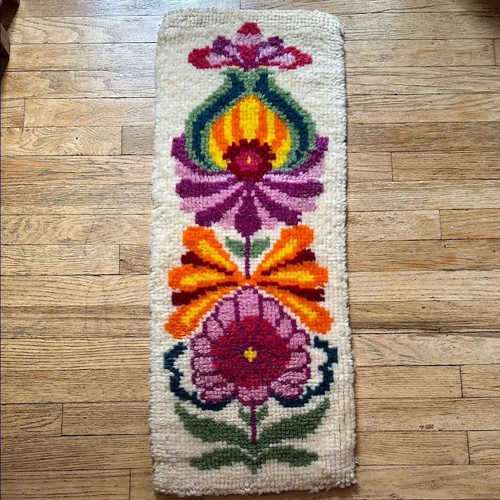 Vintage Psychedelic Floral Latch Hook - Picture 1 of 6